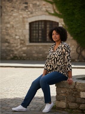 JOSEPH RIBKOFF plus size  Black and Cream Leopard Print V-Neck Blouse size 22